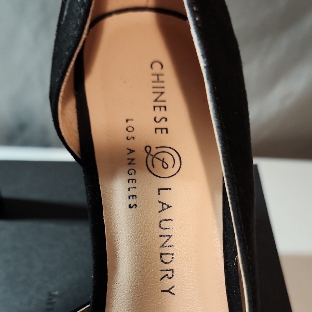 Chinese Laundry Black Heels In Size 6.5 with Elegant Pointed Toe & Little Bling - Picture 2 of 7